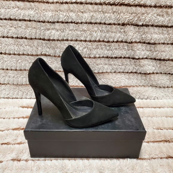 NEW -MARCIANO SUEDE PUMPS 👠 - Picture 4 of 8